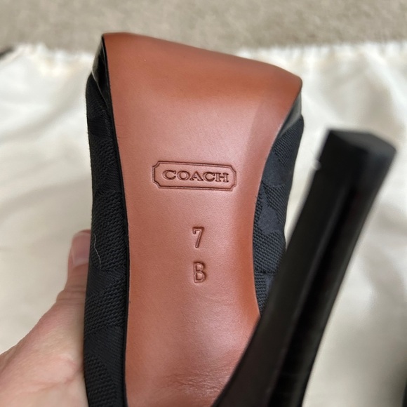 Coach Caya Signature C Black 4” Heel Shoes Size 7B NWOB $230 - Picture 9 of 11